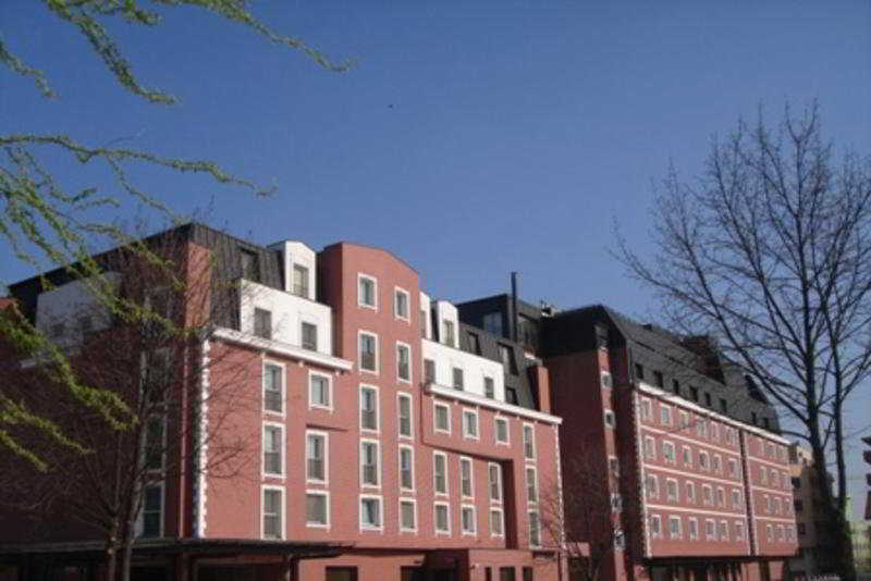 Ramada & By Wyndham North Hotel 4*