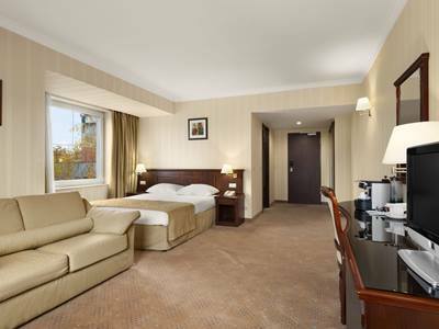 Ramada & By Wyndham North Hotel